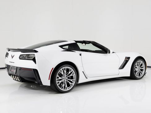 Used 2015 Chevrolet Corvette Z06 w/ 3LZ Preferred Equipment Group image 4