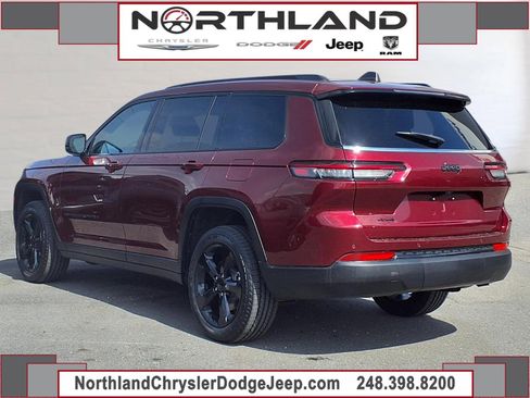 Used 2023 Jeep Grand Cherokee L Laredo image 2