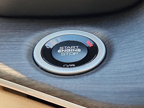 New 2025 Jeep Grand Cherokee Limited image 16