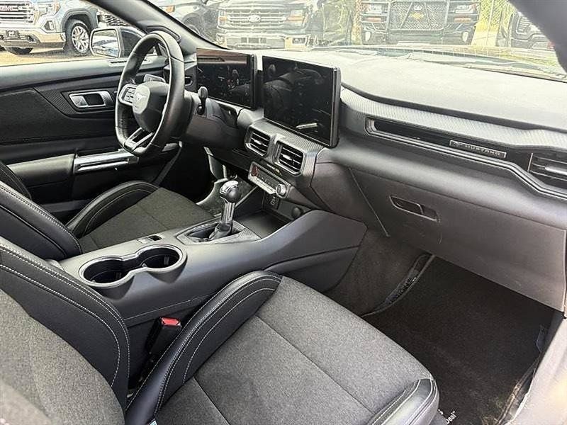 Used 2024 Ford Mustang Coupe RWD image 31