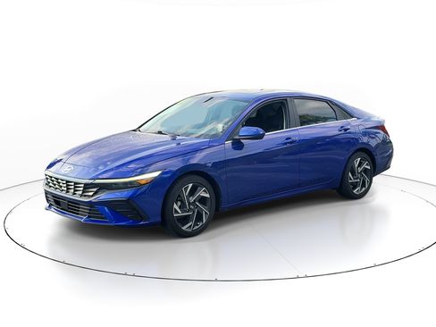 Used 2024 Hyundai Elantra SEL w/ Convenience Package FWD image 3