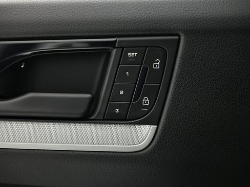 Certified 2025 Porsche Cayenne image 20