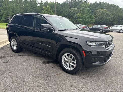 Used 2023 Jeep Grand Cherokee Laredo w/ Luxury Tech Group I AWD/4WD image 3