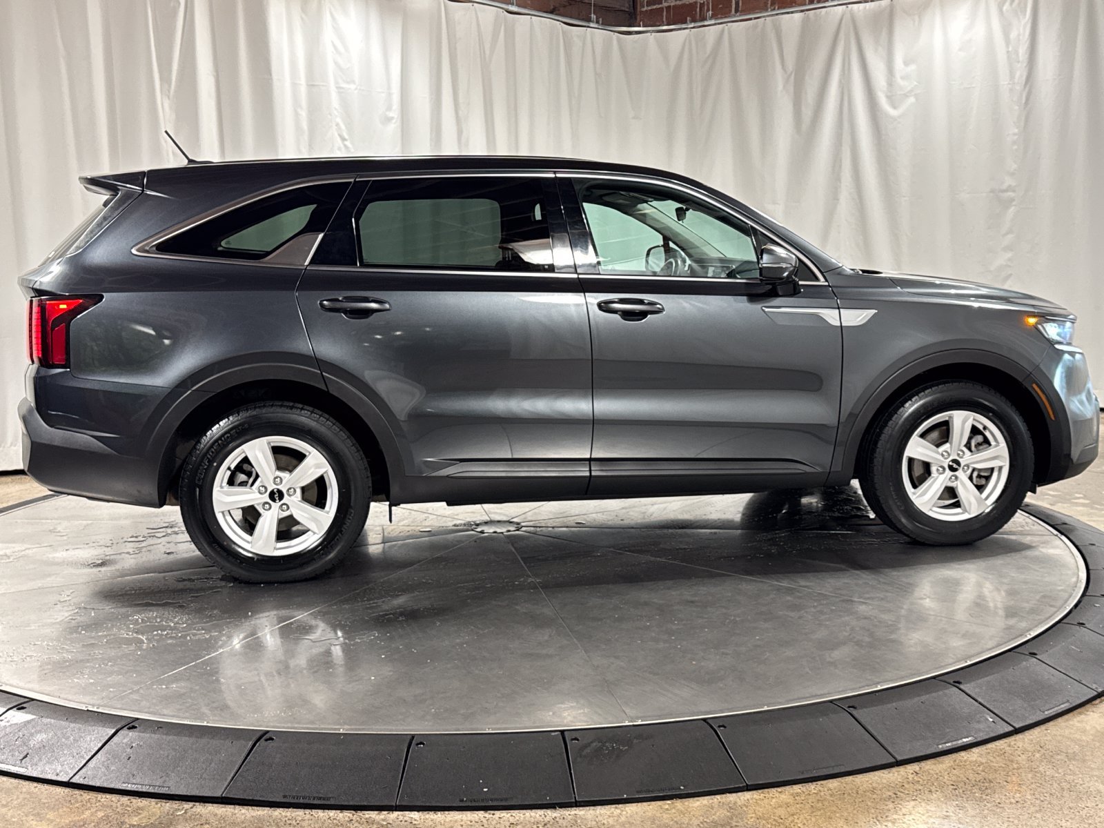 Used 2022 Kia Sorento LX FWD image 6