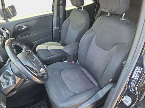 Used 2016 Jeep Renegade Latitude w/ Popular Equipment Group AWD/4WD image 17
