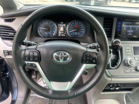 Certified 2017 Toyota Sienna XLE FWD image 37
