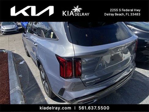 Used 2023 Kia Sorento EX w/ Panoramic Sunroof Package image 4
