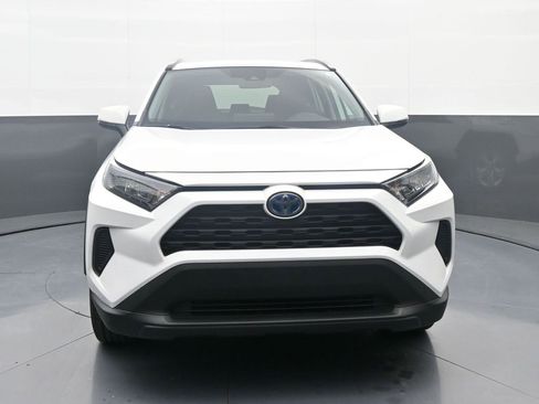Used 2020 Toyota RAV4 LE image 2