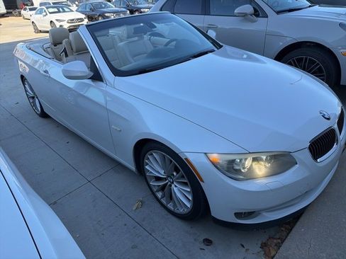 Used 2011 BMW 335i Convertible image 3