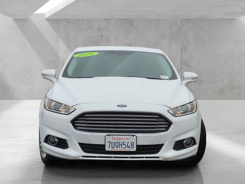Used 2016 Ford Fusion Titanium image 2