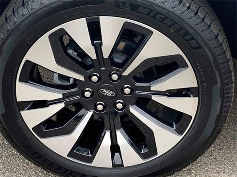 Used 2025 Ford Expedition Max Platinum w/ Driver's Package image 29