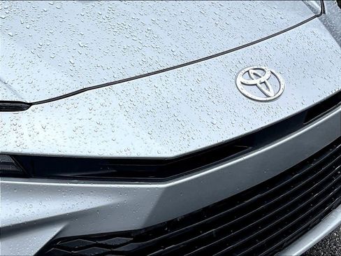 Used 2025 Toyota Camry LE image 32