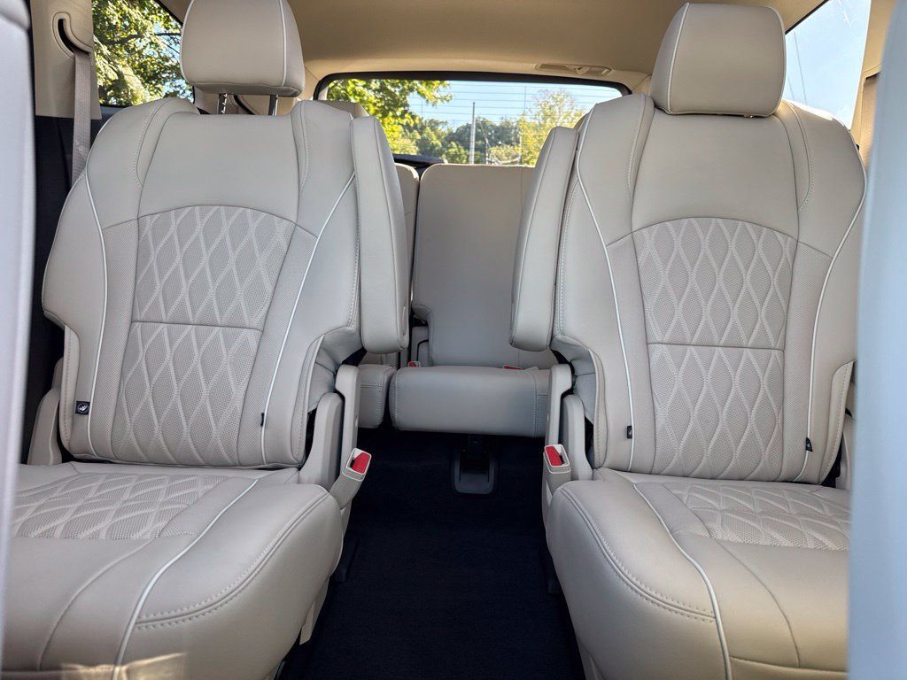 Used 2024 Buick Enclave Avenir w/ Avenir Technology Package AWD/4WD image 25