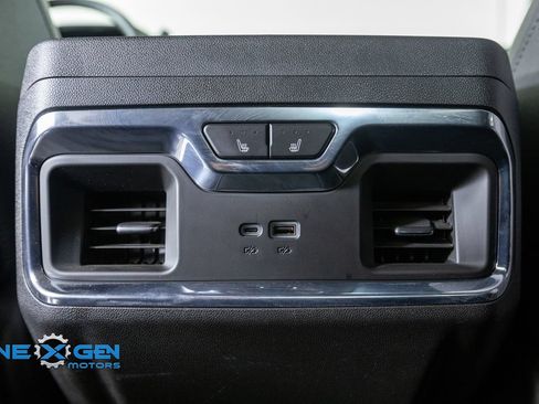 Used 2025 Chevrolet Silverado 2500 LTZ w/ LTZ Convenience Package AWD/4WD image 31