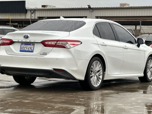 Used 2018 Toyota Camry XLE w/ Audio Package image 3