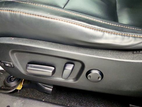 Used 2018 Toyota Highlander XLE image 12