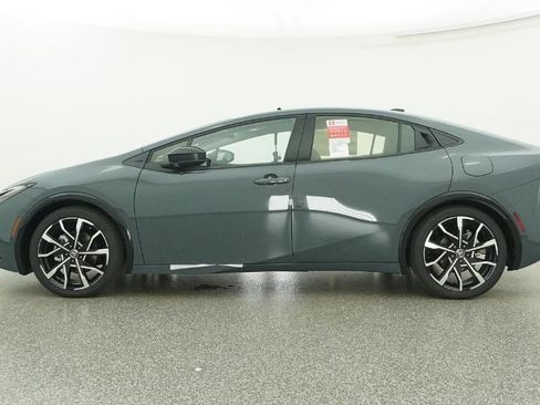 New 2026 Toyota Prius Plug-In Hybrid FWD image 13