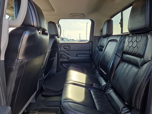 Used 2025 Nissan Frontier SL image 10