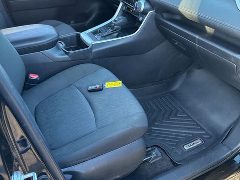 Used 2022 Toyota RAV4 XLE image 25