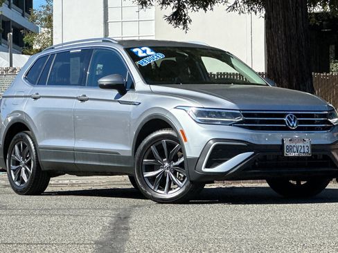 Used 2022 Volkswagen Tiguan SE image 2