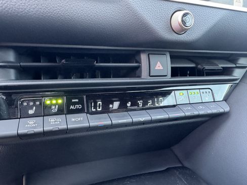 Used 2025 Toyota Crown AWD/4WD image 31