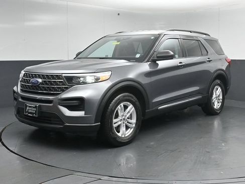 Certified 2022 Ford Explorer XLT w/ Class IV Trailer Tow Package AWD/4WD image 3