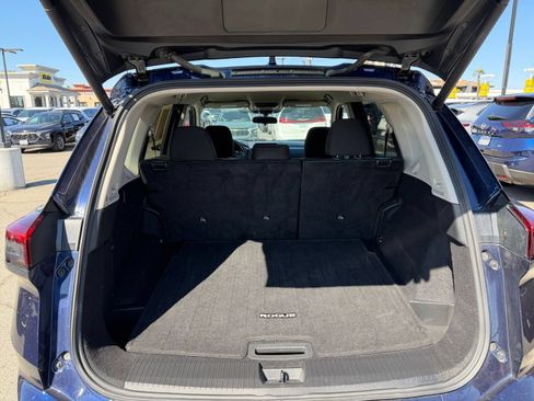 Used 2025 Nissan Rogue SV AWD/4WD image 33