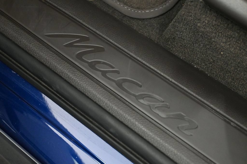 Used 2023 Porsche Macan AWD/4WD image 32