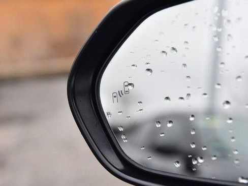 Used 2025 Toyota Camry LE image 10