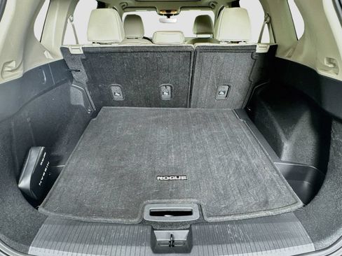 Used 2025 Nissan Rogue SV w/ SV Premium Package FWD image 28