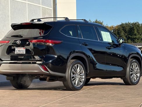 Certified 2022 Toyota Highlander Platinum image 4