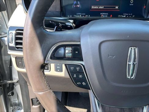 Used 2023 Lincoln Navigator 2WD image 11