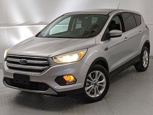 Used 2017 Ford Escape SE image 6