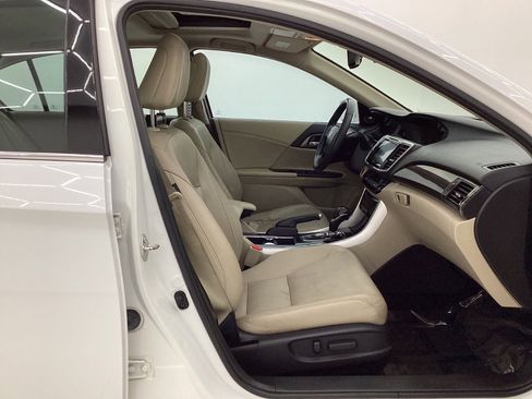 Used 2016 Honda Accord Touring image 15