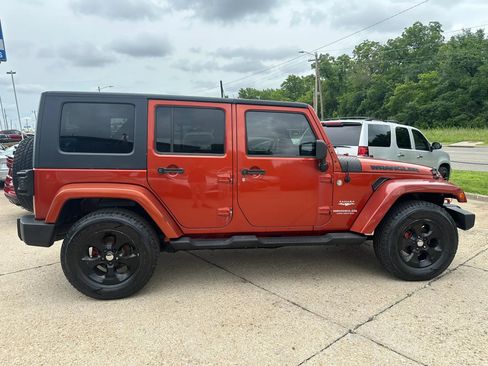 Used 2009 Jeep Wrangler Unlimited Sahara w/ Limited Group AWD/4WD image 8