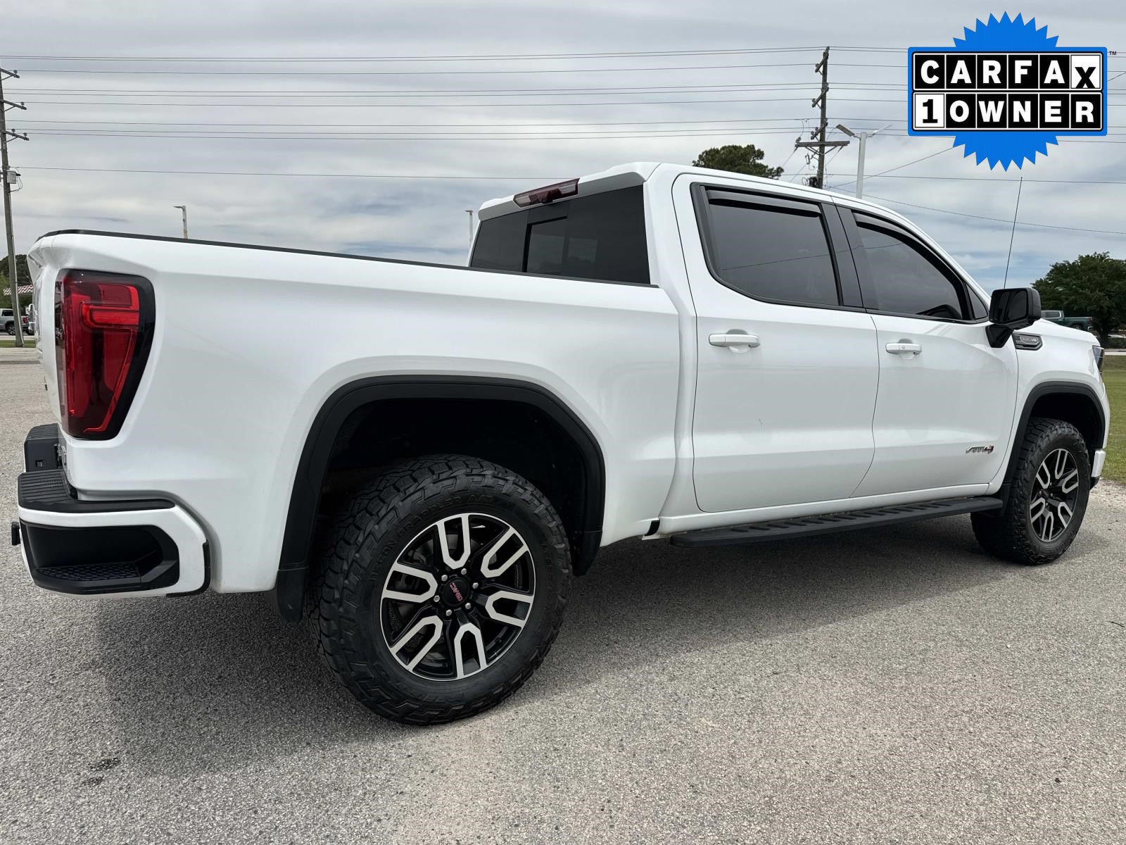 Used 2024 GMC Sierra 1500 AT4 w/ Technology Package AWD/4WD image 4