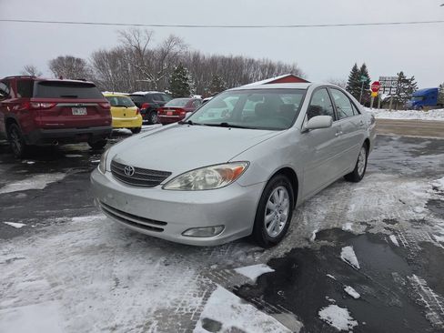 Used 2004 Toyota Camry XLE image 2