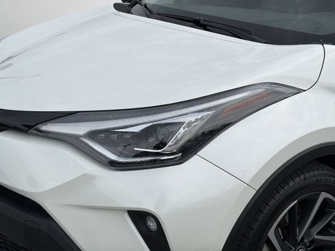 Used 2021 Toyota C-HR Limited FWD image 6