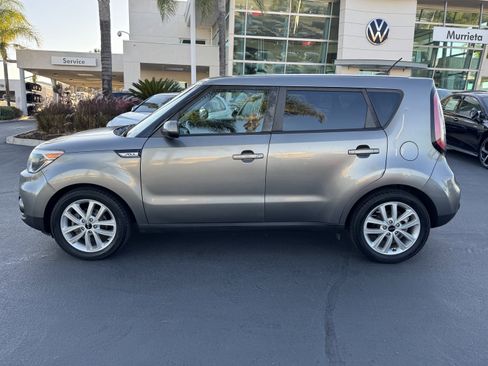 Used 2019 Kia Soul + image 6
