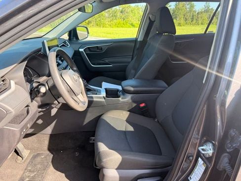 Used 2025 Toyota RAV4 LE AWD/4WD image 9