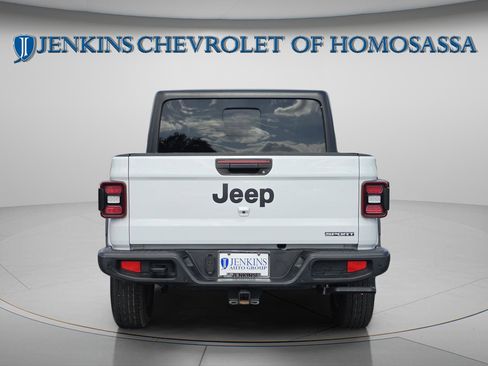 Used 2021 Jeep Gladiator Sport AWD/4WD image 6