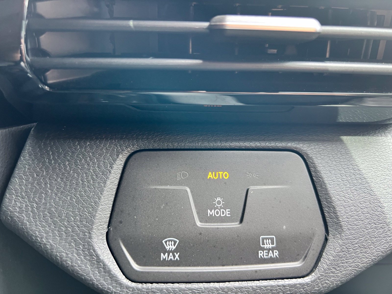 Used 2022 Volkswagen ID.4 Pro RWD image 32