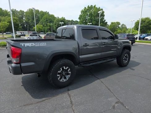 Used 2017 Toyota Tacoma TRD Off-Road w/ Premium & Technology Package AWD/4WD image 8