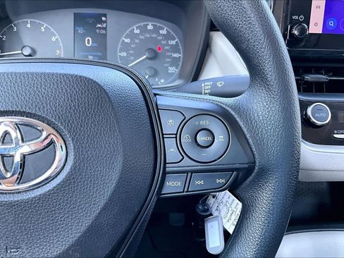 Used 2023 Toyota Corolla LE FWD image 25