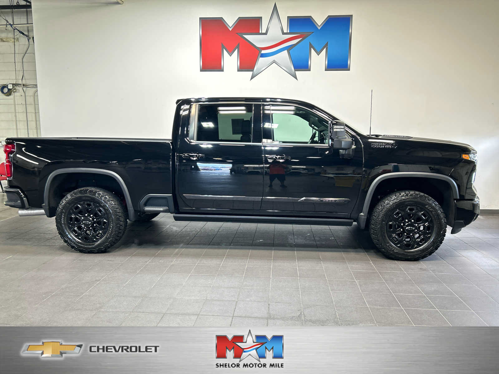Used 2024 Chevrolet Silverado 2500 High Country w/ Midnight Edition AWD/4WD image 1