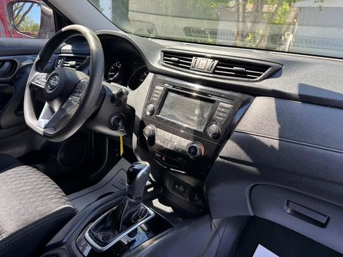 Used 2020 Nissan Rogue S FWD image 25