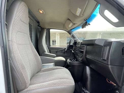 Used 2017 Chevrolet Express 2500 Extended RWD image 21