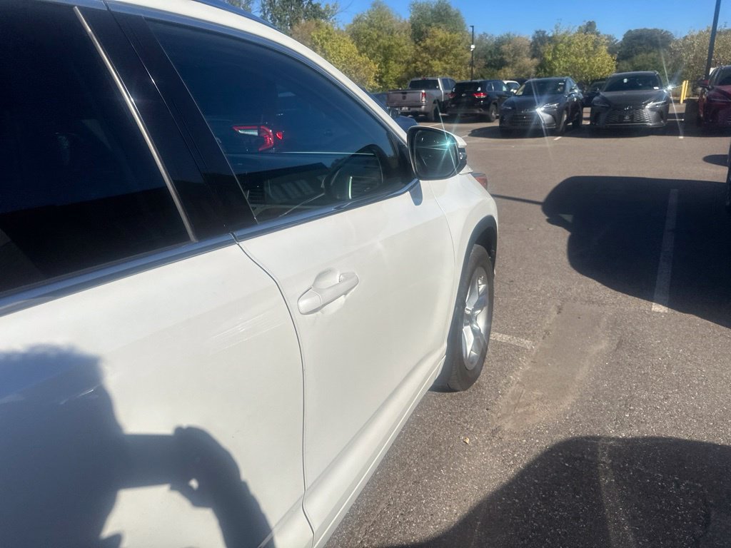 Used 2016 Toyota Highlander Limited w/ Driver Technology Package AWD/4WD image 17