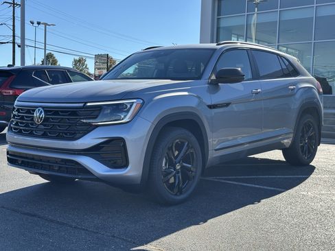 New 2026 Volkswagen Atlas Cross Sport SEL R-Line image 3