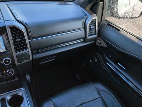 Used 2018 Ford Expedition XLT w/ Equipment Group 202A RWD image 17